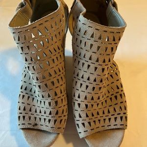 Marc Fisher Perfect for 3 seasons wedge size 10